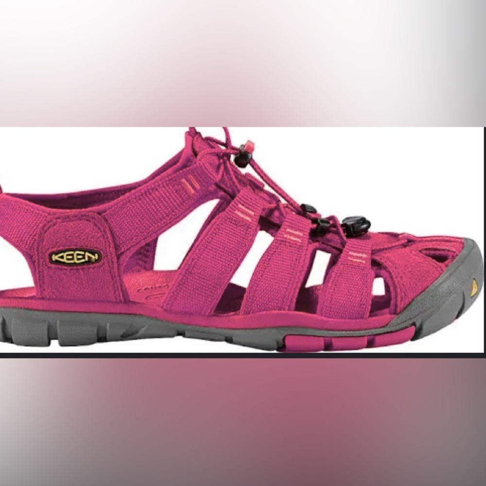 Keen Women's Clearwater CNX Sandal Barberry/Hot Coral excellent condition sz8